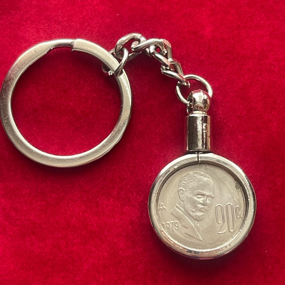 Superior beauty Mexico 20 cents coin key chain - Picture 1 of 2